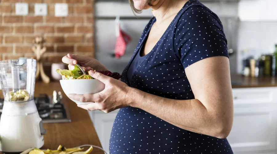 wat mag je niet eten als je zwanger bent